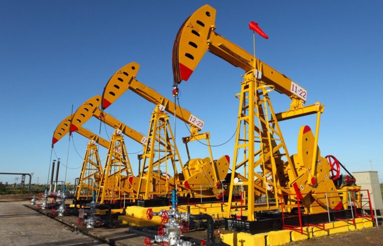 Bitcoin Holds Key Support as Oil Prices Reverse Early Gains