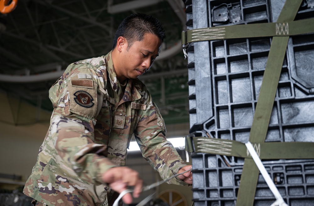 374 LRS Readies Cargo Bundles for Airdrop Operations in REFORPAC 2025