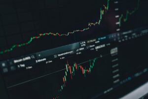 AAVE Soars Past $290 as DeFi Lending Hits Record Highs