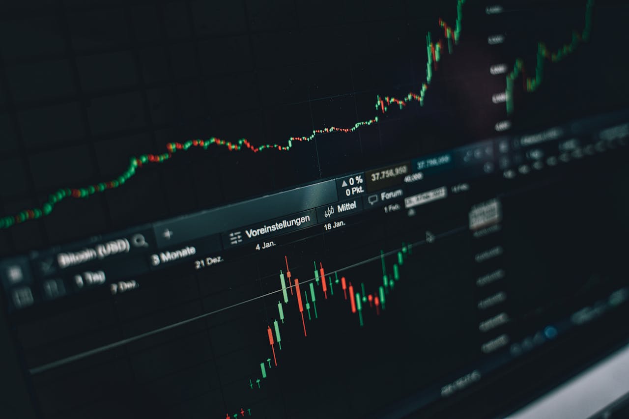 AAVE Soars Past $290 as DeFi Lending Hits Record Highs