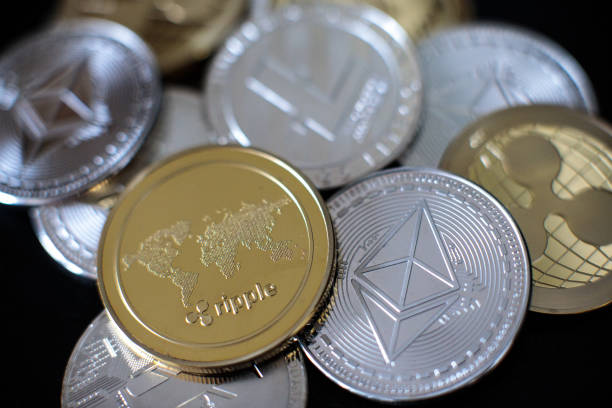Bitcoin Faces Potential Crash to $98K Amid Altcoin Season Doubts