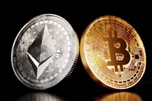 Bitcoin Soars: Analyst Predicts Bright Future for BTC, Dark Days for Altcoins!