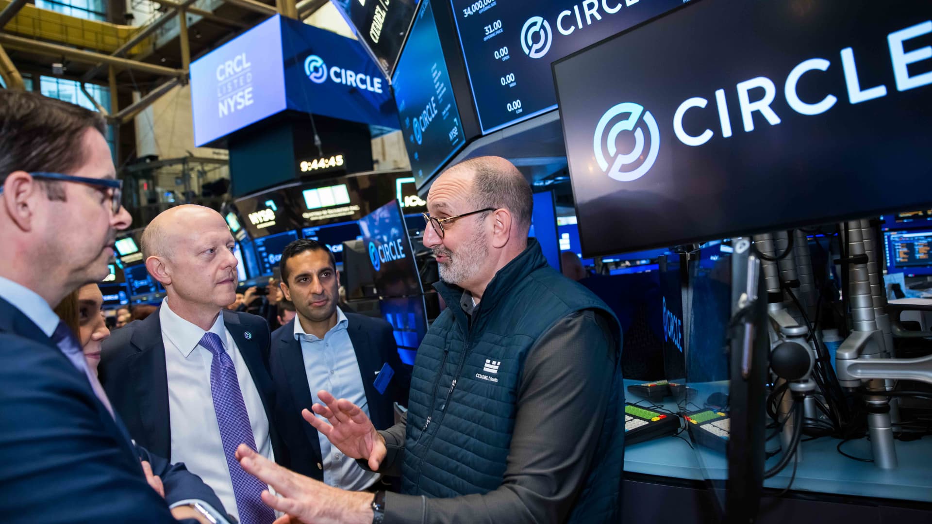 Crypto Stocks Plummet as House Blocks Key Vote: Circle Leads Drop