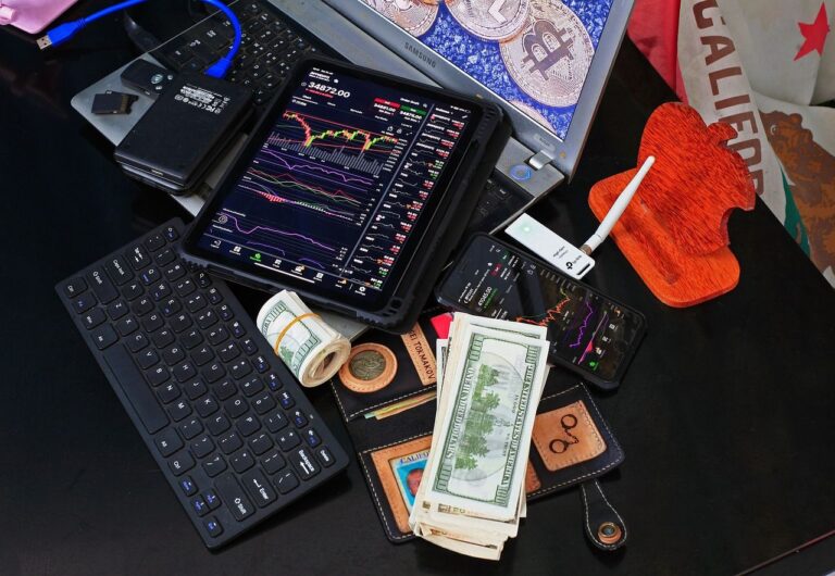 Dollar Index Plummets: Bitcoin’s Stochastic Signals Drop Below $100K