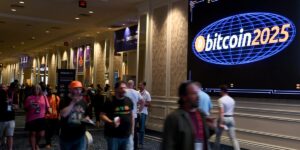Top Financial Advisor Advocates Bold Crypto Investment Strategy for Growth