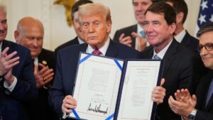 Trump Signs GENIUS Act: Boosting Stablecoins for Crypto Mainstream Adoption