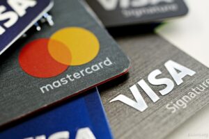 Visa and Mastercard Compete for $253B Crypto Market Opportunity